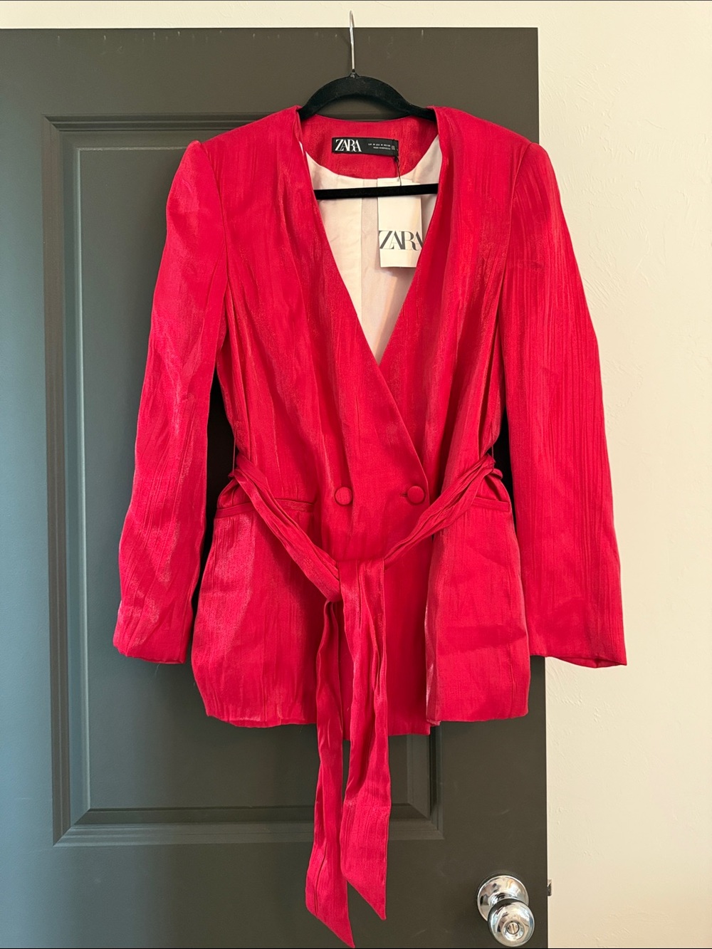 ZARA Women's Blazer double breasted Wrinkled Belted fuchsia
Hot Pink New Medium